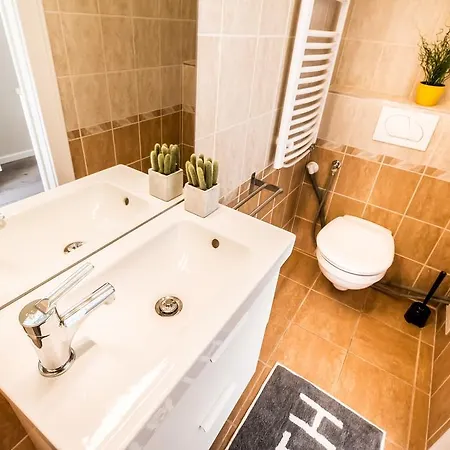 Mile's * Βουδαπέστη